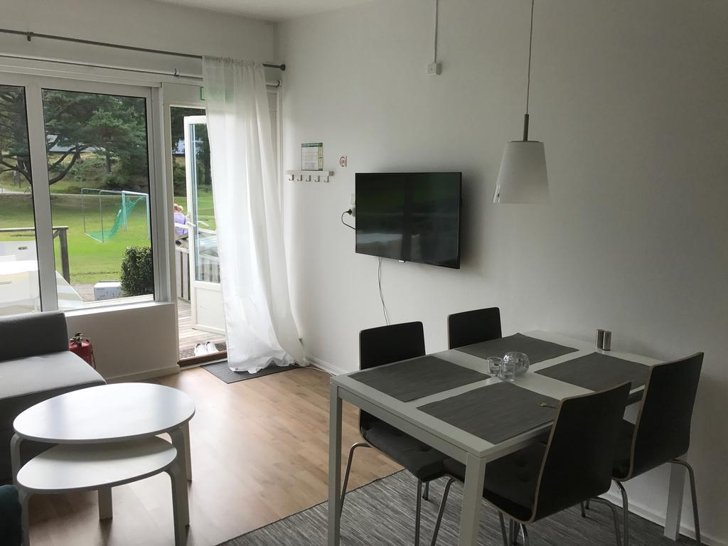 Haellestrand Seaview Apartment Stromstad Exterior photo